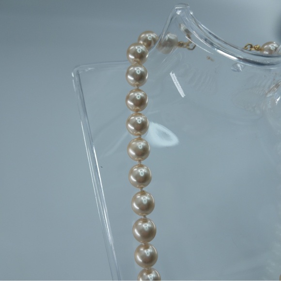 Kenneth Jay Lane Faux Pearl Necklace Champagne Gold Tone Hardware Classic Preppy - Picture 2 of 11